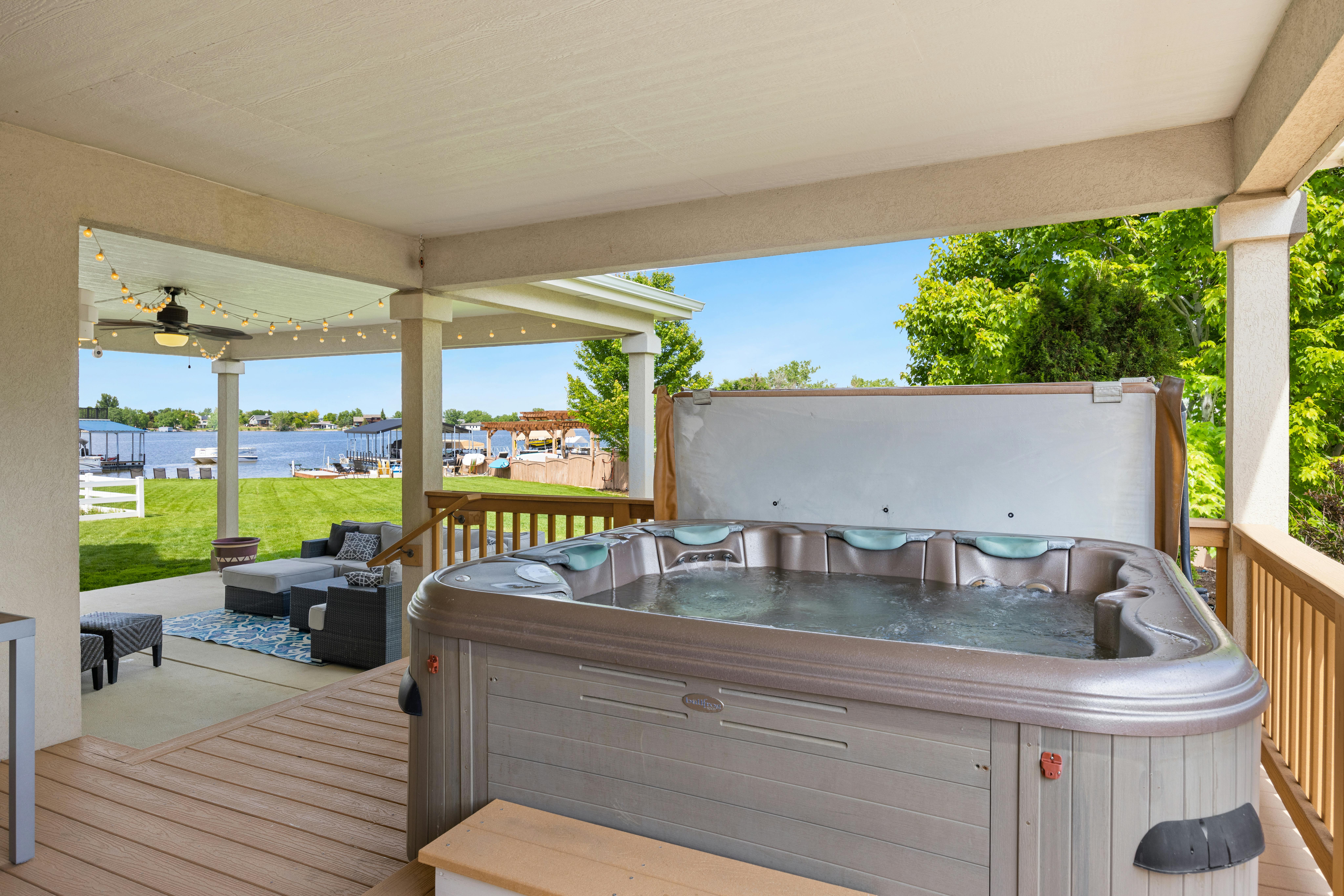 Hot tub fitting for London gardens